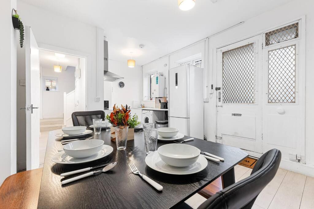 Holiday Home Near Kings Cross Sleep 12 Sp7 Londra Esterno foto