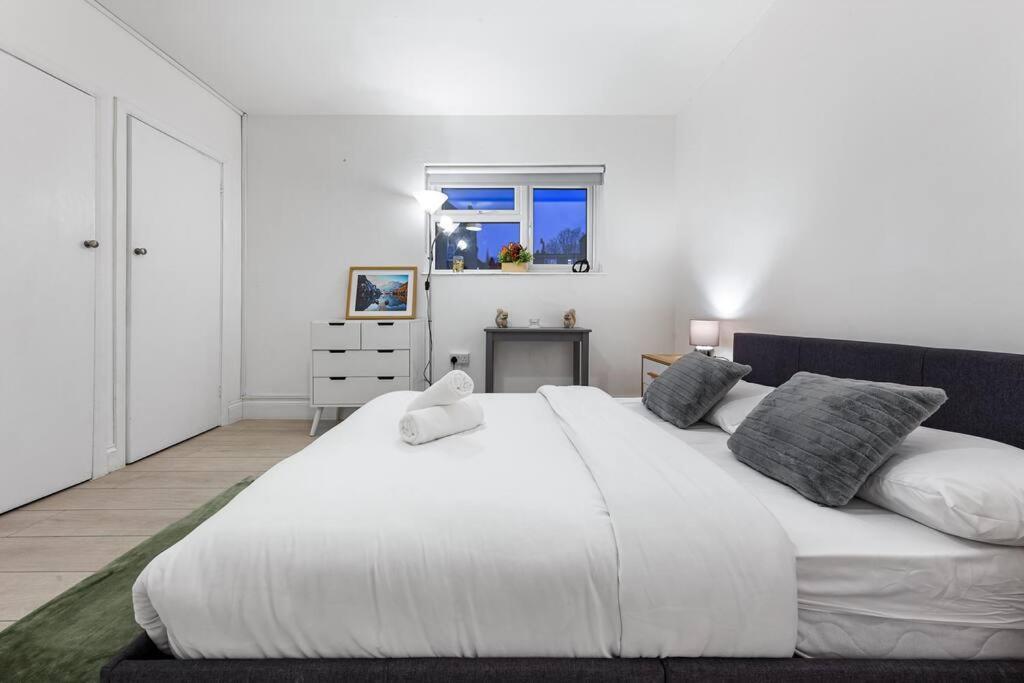 Holiday Home Near Kings Cross Sleep 12 Sp7 Londra Esterno foto
