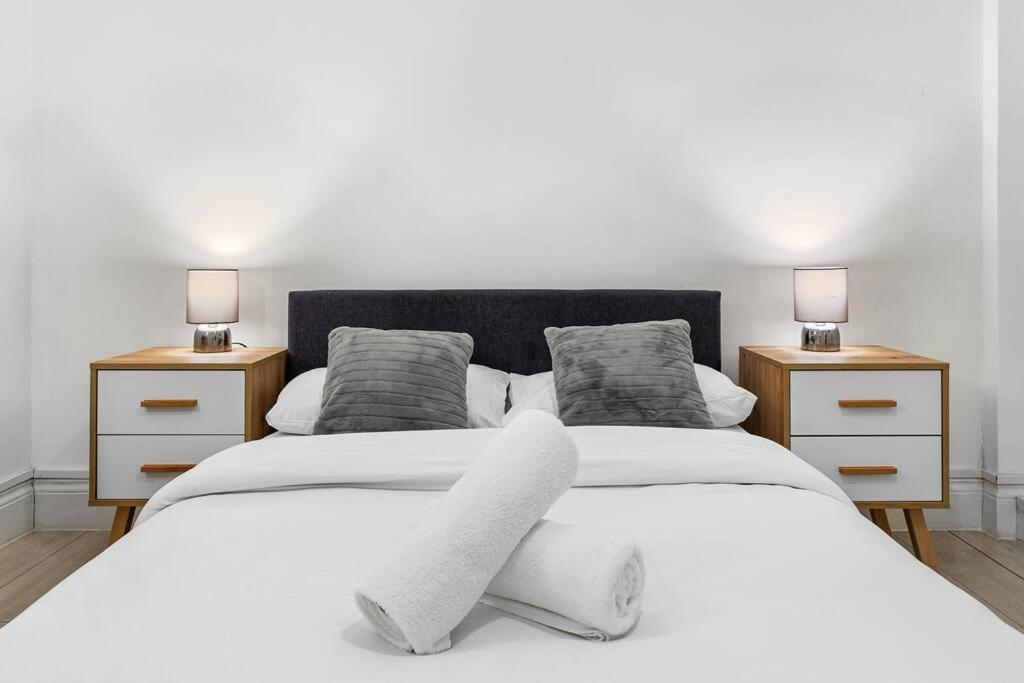 Holiday Home Near Kings Cross Sleep 12 Sp7 Londra Esterno foto
