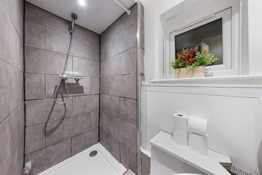 Holiday Home Near Kings Cross Sleep 12 Sp7 Londra Esterno foto
